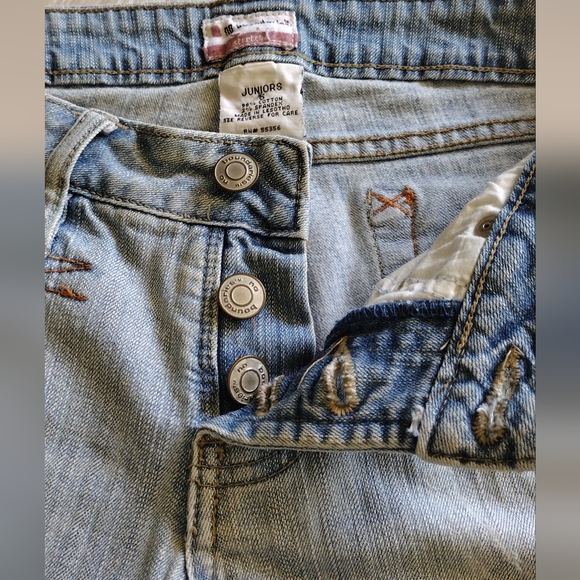 No Boundaries | Cropped Distressed Sandblast |Button Fly | Jeans Size 5 Juniors - Picture 7 of 11